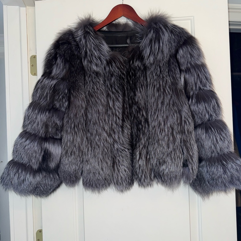Elegant Gray Fox Fur Jacket - Picture 2 of 11